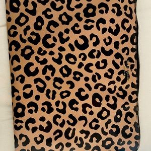 Kate Spade staci graphic leopard l-zip universal laptop sleeve